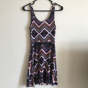 Express cute mini dress!
